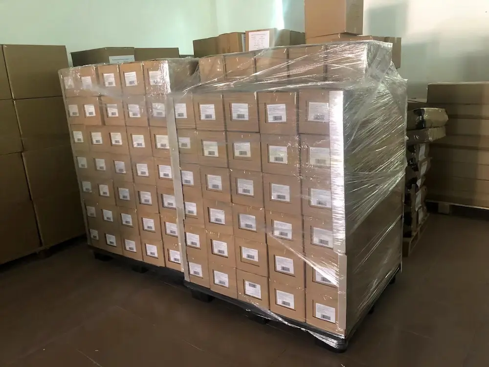 Packing 8 cartons on plastic Pallet + Stretch Film for shippin from APP