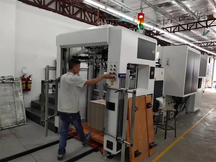 About 9 automatic die cutting machine for custom packaging